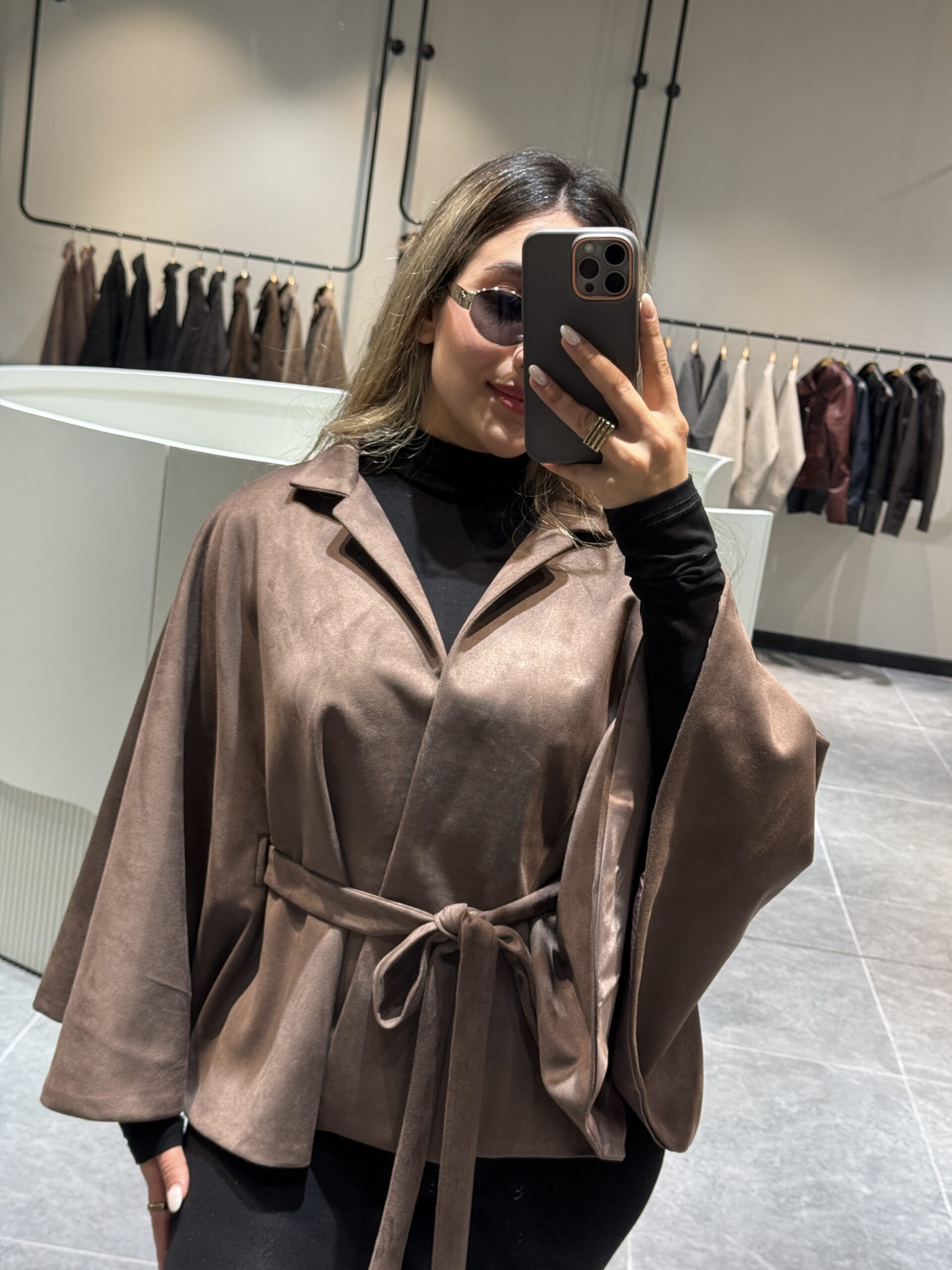پانچو سوئيت زنانه قهوهای شیک با پارچه سوئيت مناسب استایل پاییز